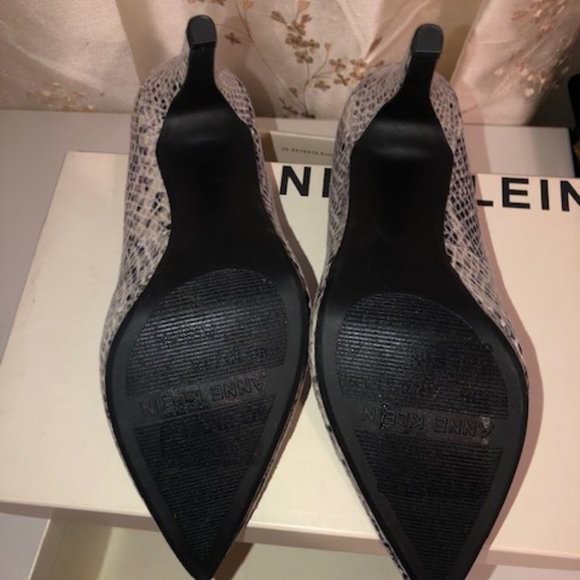 Anne Klein - AKDAMARIS Platform Pump Size 7M. - Picture 4 of 4